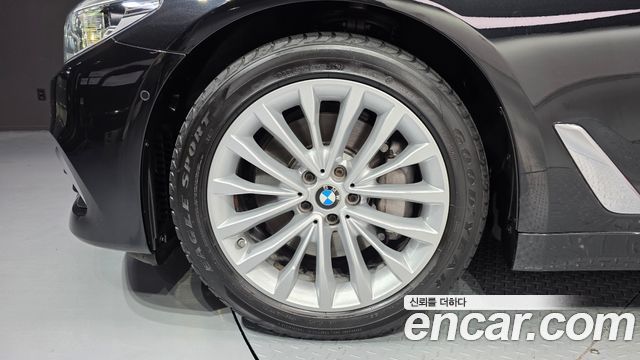 BMW 5-Series 2019 — photo 5