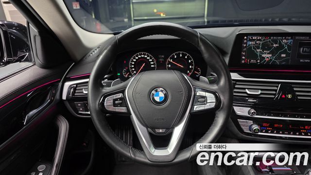 BMW 5-Series 2019 — photo 13