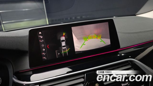 BMW 5-Series 2019 — photo 14