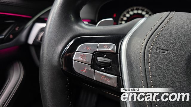 BMW 5-Series 2019 — photo 15