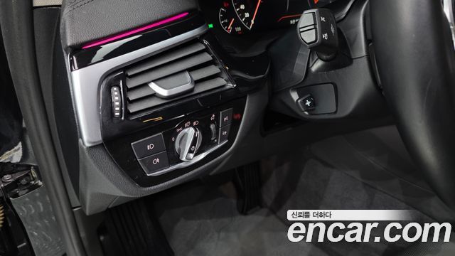 BMW 5-Series 2019 — photo 18