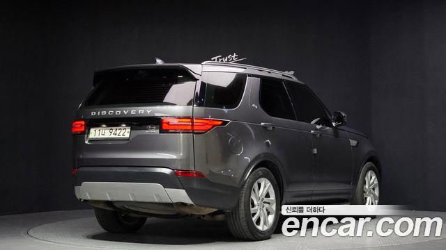 Land Rover Discovery 2018 — photo 2