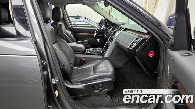 Land Rover Discovery 2018 — photo 11