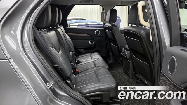 Land Rover Discovery 2018 — photo 12