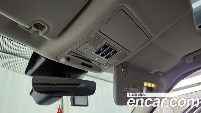 Land Rover Discovery 2018 — photo 17