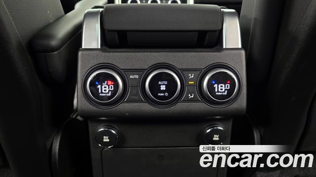 Land Rover Discovery 2018 — photo 18