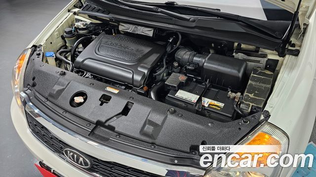 Kia Canival 2012 — photo 6
