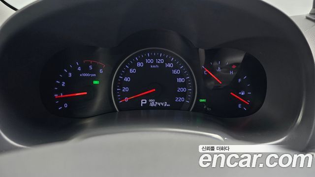 Kia Canival 2012 — photo 8