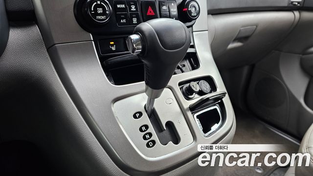 Kia Canival 2012 — photo 9