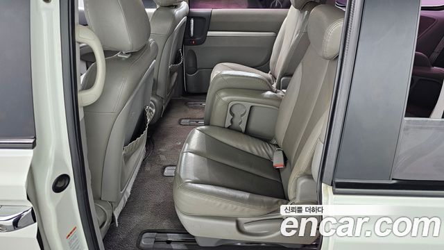 Kia Canival 2012 — photo 11