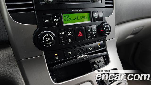 Kia Canival 2012 — photo 18