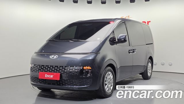 Hyundai Staria 2025 — photo 1