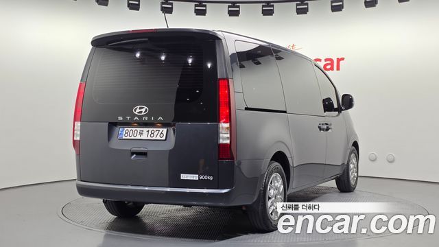 Hyundai Staria 2025 — photo 2