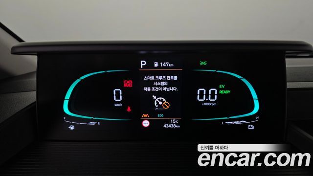 Hyundai Staria 2025 — photo 8