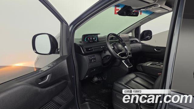 Hyundai Staria 2025 — photo 10