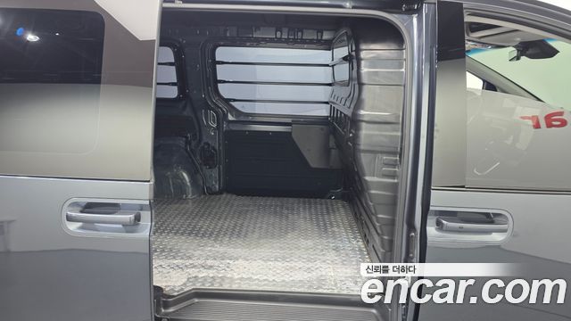 Hyundai Staria 2025 — photo 11