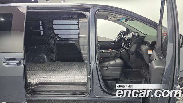 Hyundai Staria 2025 — photo 12