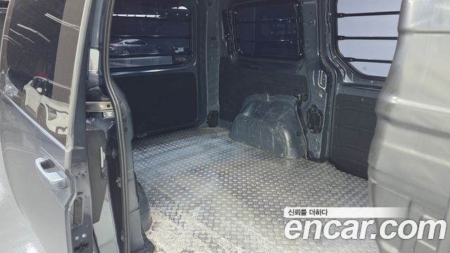 Hyundai Staria 2025 — photo 13