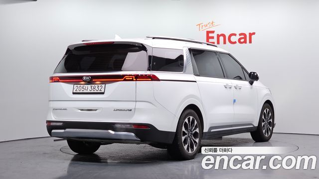 Kia Canival 2021 — photo 2