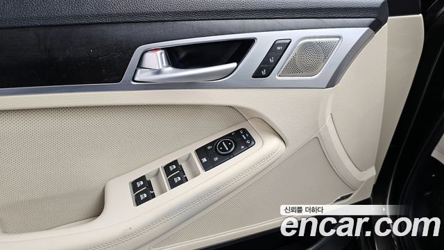 Genesis G80 2017 — photo 23