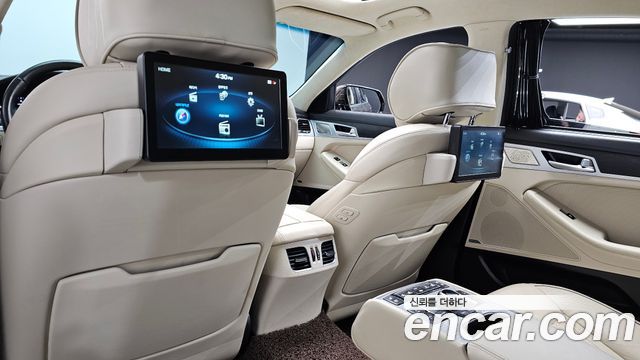 Genesis G80 2017 — photo 24