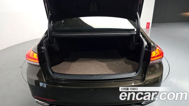 Genesis G80 2017 — photo 28