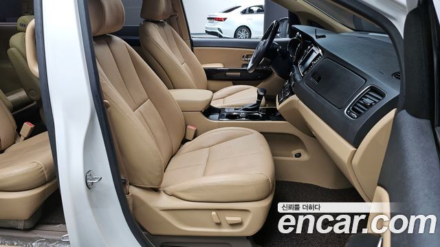 Kia Canival 2019 — photo 17