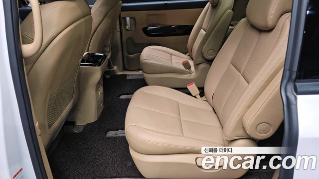 Kia Canival 2019 — photo 16