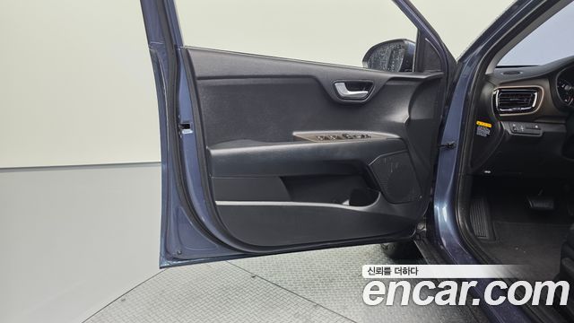 Kia Stonic 2019 — photo 14