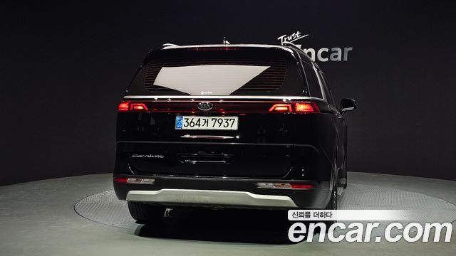 Kia Canival 2021 — photo 4