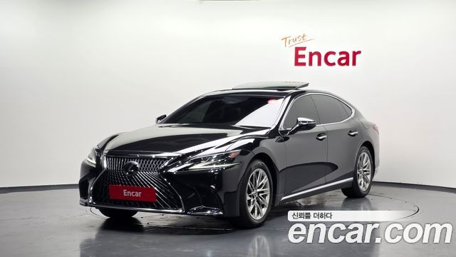 Lexus LS 2018 — photo 1