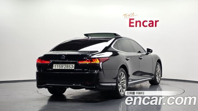 Lexus LS 2018 — photo 2