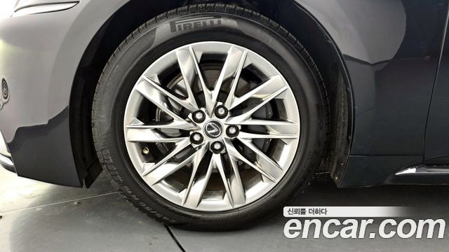 Lexus LS 2018 — photo 5