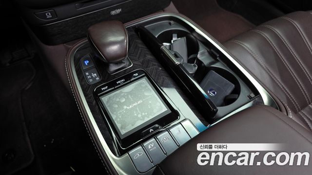 Lexus LS 2018 — photo 9