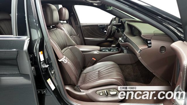 Lexus LS 2018 — photo 11