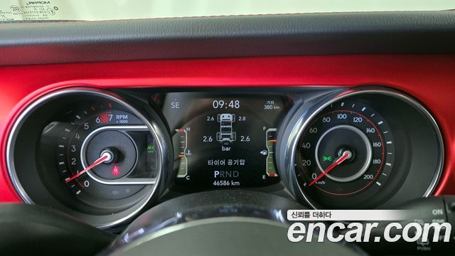 Jeep Wrangler 2021 — photo 11