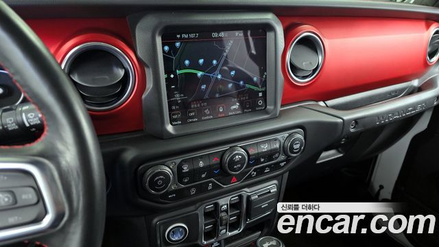 Jeep Wrangler 2021 — photo 20