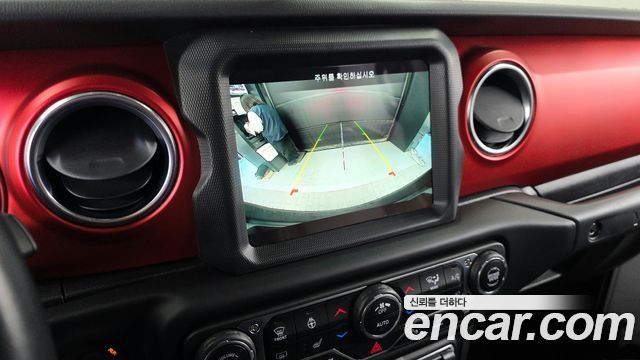 Jeep Wrangler 2021 — photo 21