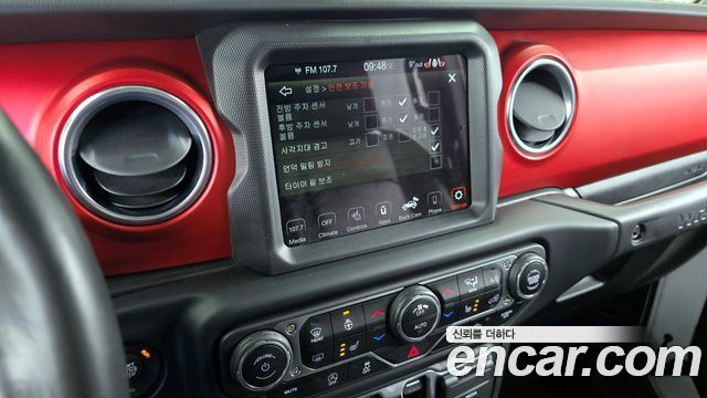 Jeep Wrangler 2021 — photo 22