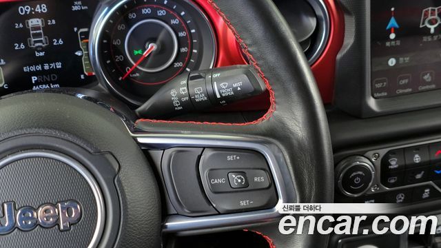 Jeep Wrangler 2021 — photo 24