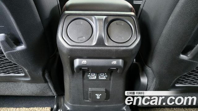 Jeep Wrangler 2021 — photo 25