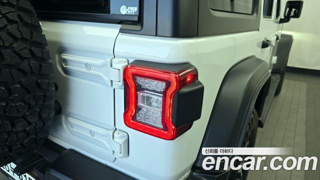 Jeep Wrangler 2021 — photo 9