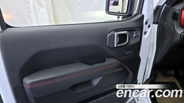 Jeep Wrangler 2021 — photo 14