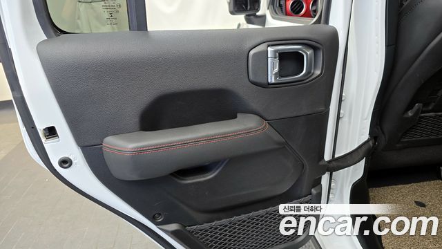 Jeep Wrangler 2021 — photo 15