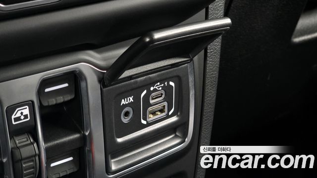 Jeep Wrangler 2021 — photo 16
