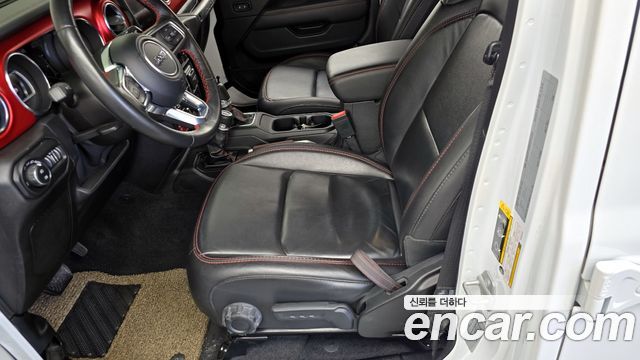 Jeep Wrangler 2021 — photo 30