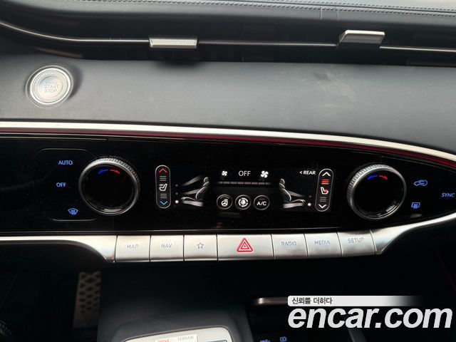 Genesis GV70 2022 — photo 12