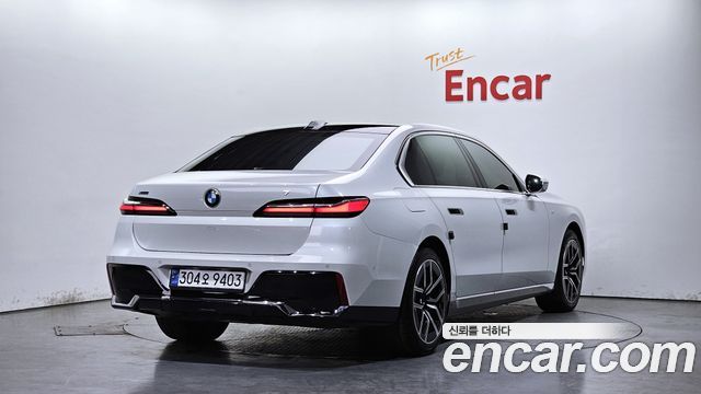 BMW 7-Series 2024 — photo 2