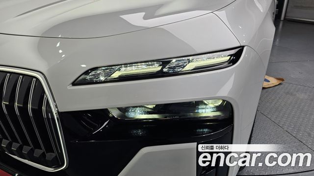 BMW 7-Series 2024 — photo 8