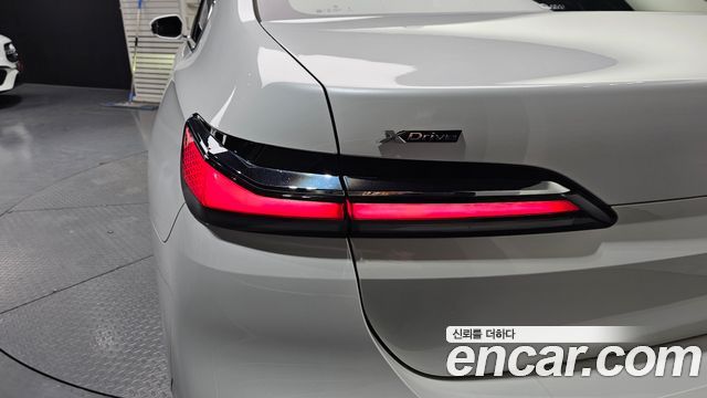 BMW 7-Series 2024 — photo 9